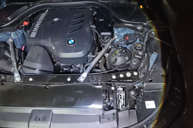 Used BMW 5 Series 2024 525i M Sport Package Engine Bay Left
