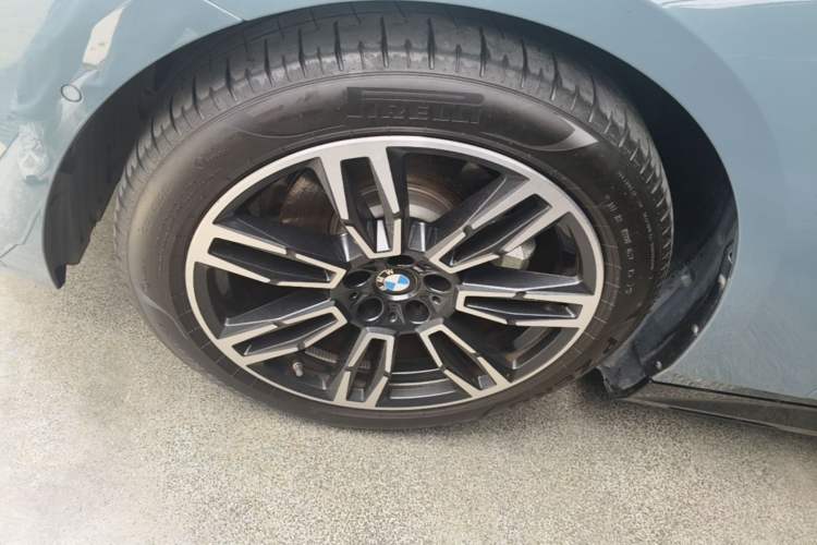 Used BMW 5 Series 2024 525i M Sport Package Left Front Wheel Hub