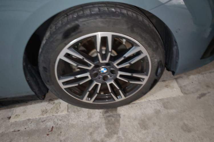 Used BMW 5 Series 2024 525i M Sport Package Right Front Wheel Hub