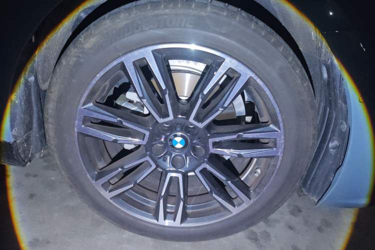Used BMW 5 Series 2024 525i M Sport Package Right Front Wheel Hub