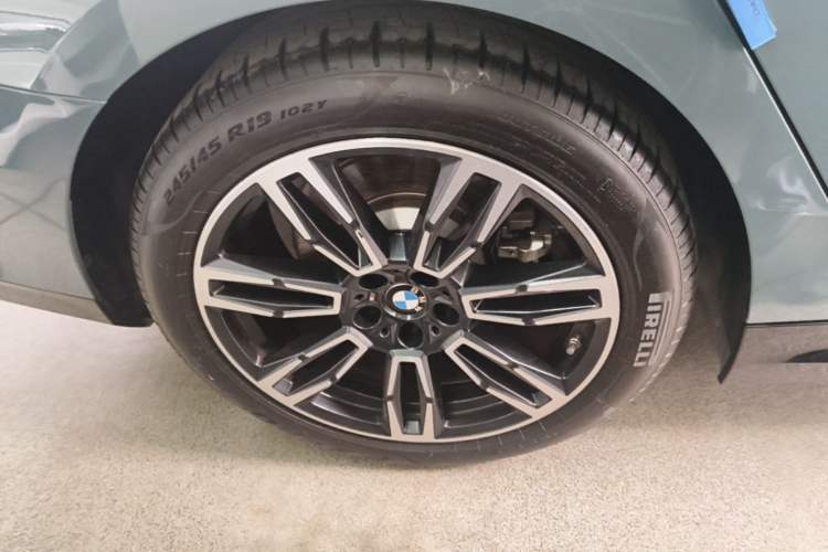 Used BMW 5 Series 2024 525i M Sport Package Right Rear Wheel Hub