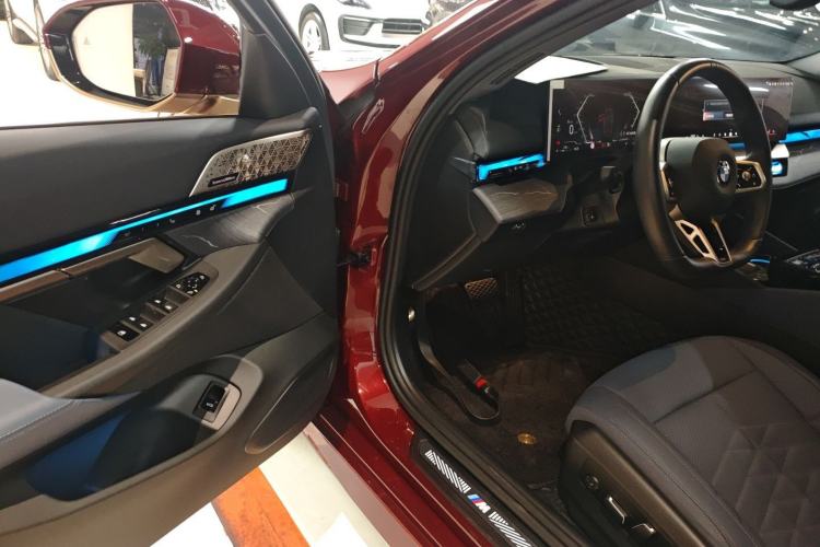 Used BMW 5 Series 2024 530Li Luxury Edition M Sport Package Driver Seat