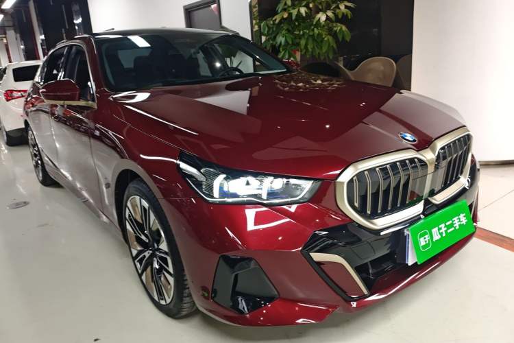 Used BMW 5 Series 2024 530Li Luxury Edition M Sport Package Front Right 45 Deg