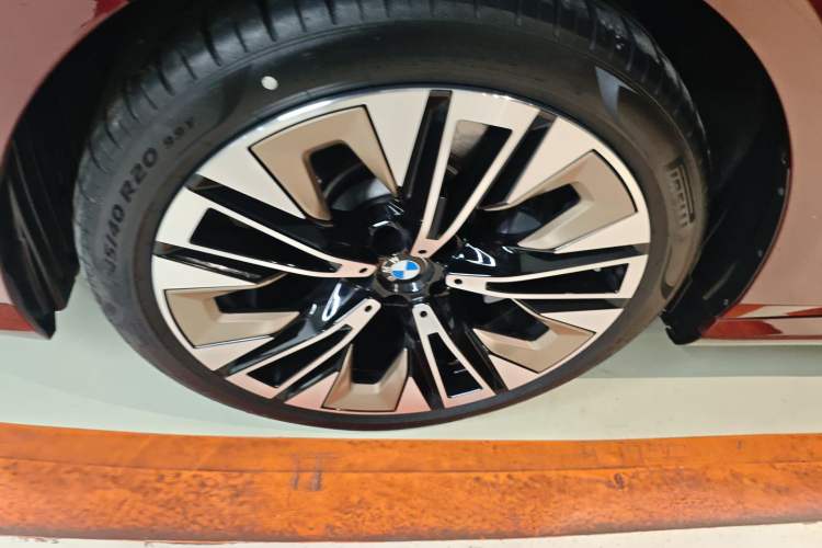 Used BMW 5 Series 2024 530Li Luxury Edition M Sport Package Left Front Wheel Hub