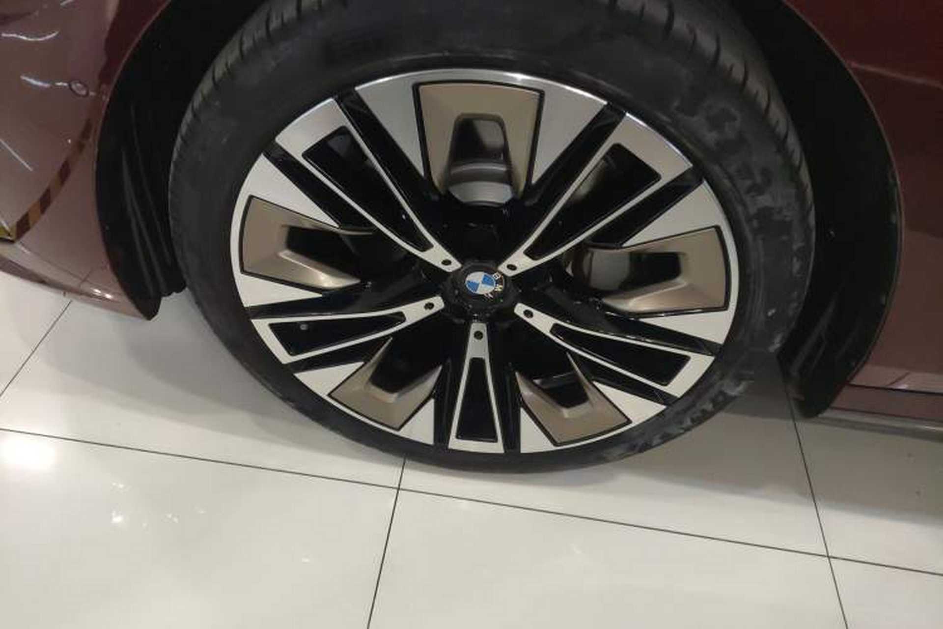 Used BMW 5 Series 2024 530Li Luxury Edition M Sport Package Left Front Wheel Hub