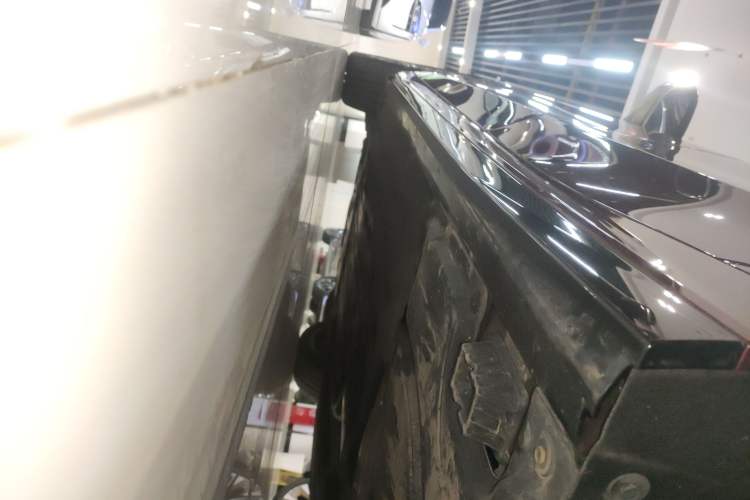 Used BMW 5 Series 2024 530Li Luxury Edition M Sport Package Left Side Sill