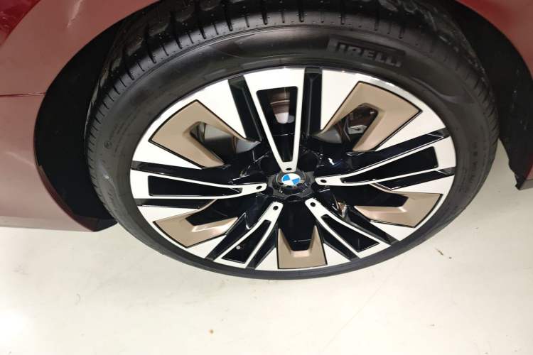 Used BMW 5 Series 2024 530Li Luxury Edition M Sport Package Right Rear Wheel Hub