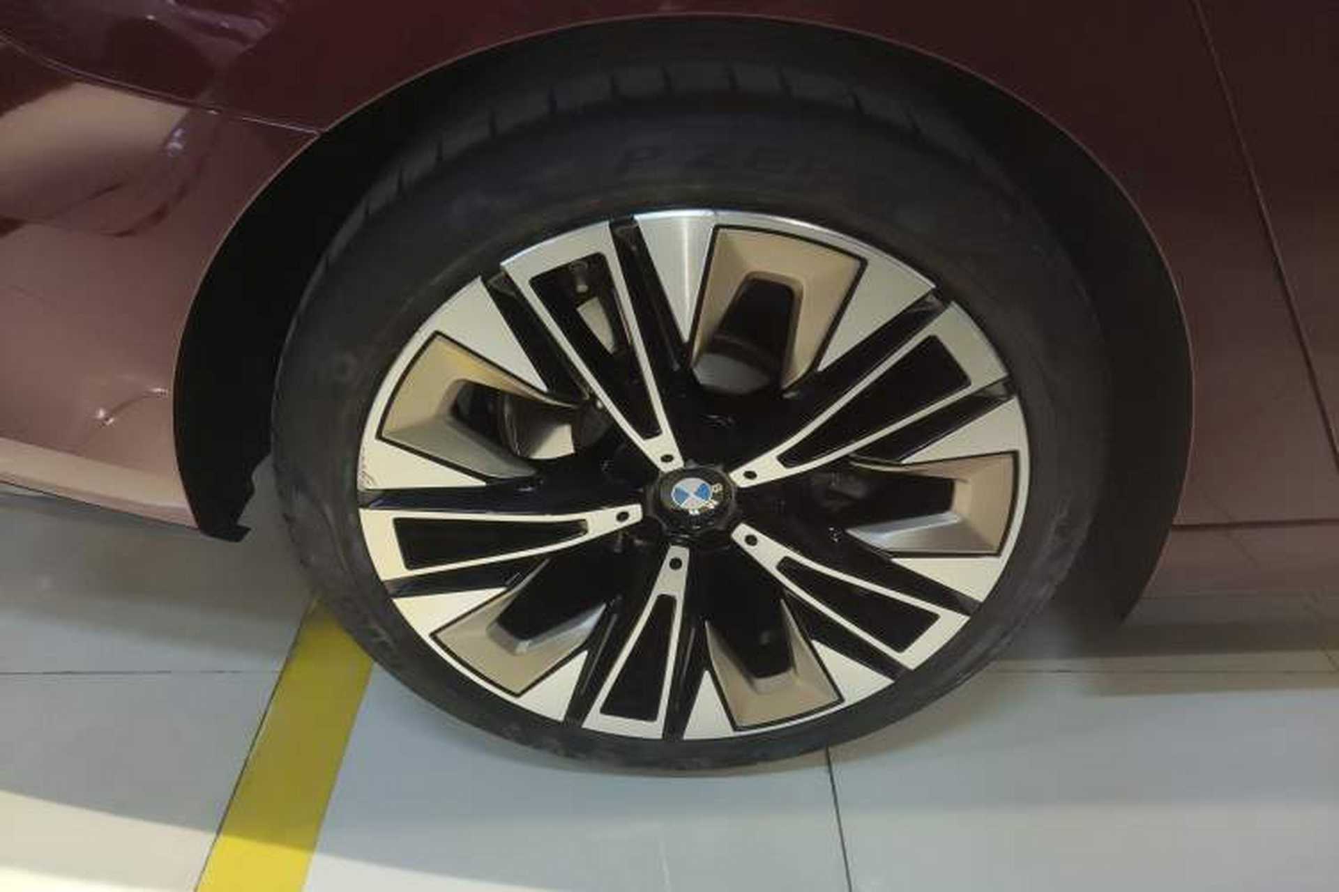 Used BMW 5 Series 2024 530Li Luxury Edition M Sport Package Right Rear Wheel Hub