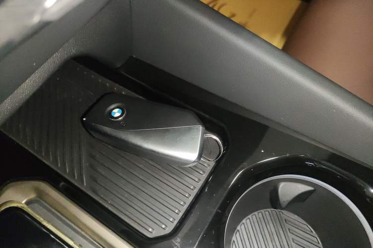 Used BMW 5 Series 2024 530Li Luxury Edition M Sport Package Vehicle Key