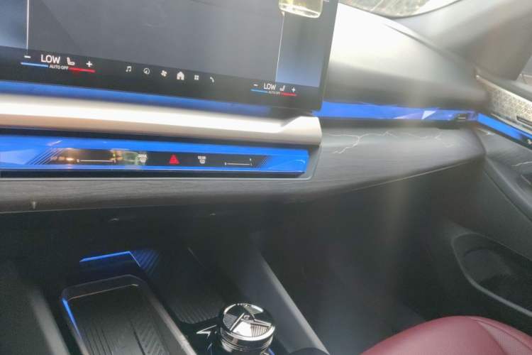 Used BMW 5 Series 2024 530Li Luxury Edition M Sport Package Audio And AC Panel