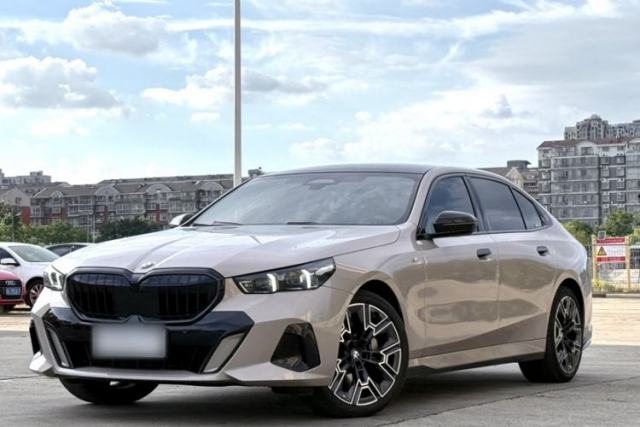 BMW 5 Series 2024 530Li Luxury Edition M Sport Package usado
