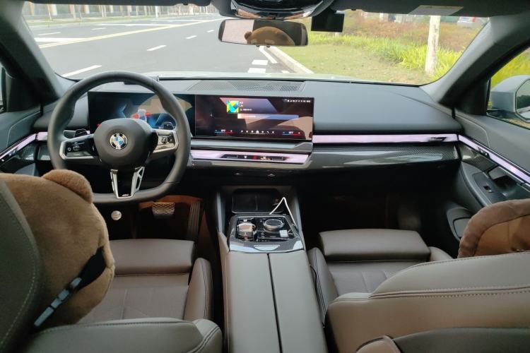 Used BMW 5 Series 2024 525i M Sport Package Center Console