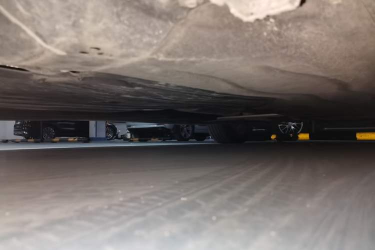 Used BMW 5 Series 2024 530Li Leading Luxury Package Chassis Front Left