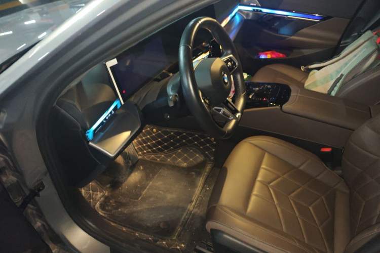 Used BMW 5 Series 2024 530Li Leading Model M Sport Package Driver Seat