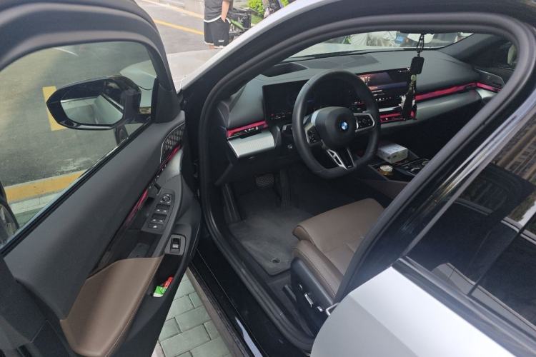 Used BMW 5 Series 2024 530i Luxury Edition M Sport Package Driver Seat