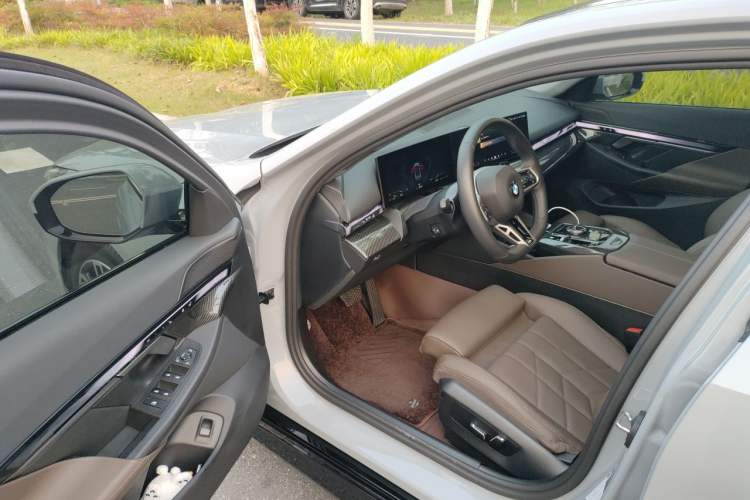 Used BMW 5 Series 2024 525i M Sport Package Driver Seat