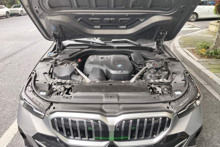 Used BMW 5 Series 2024 530Li Leading Model M Sport Package Engine Bay