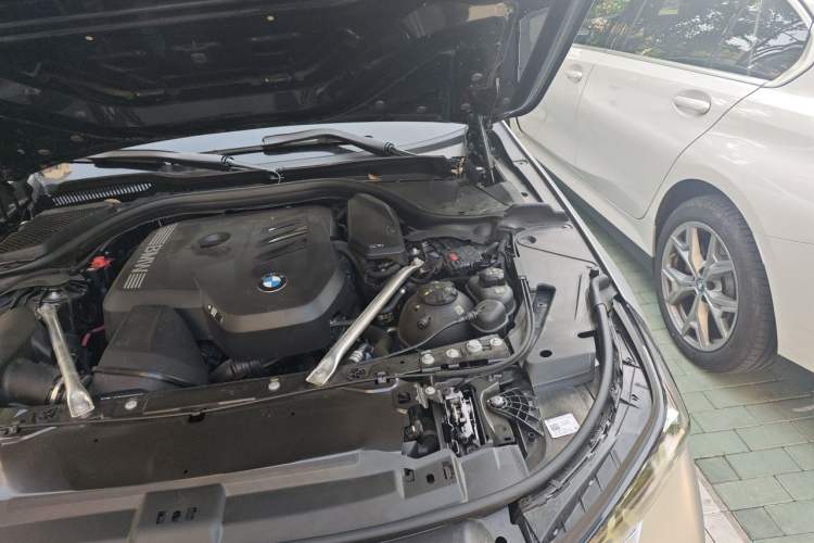 Used BMW 5 Series 2024 530i Luxury Edition M Sport Package Engine Bay Left