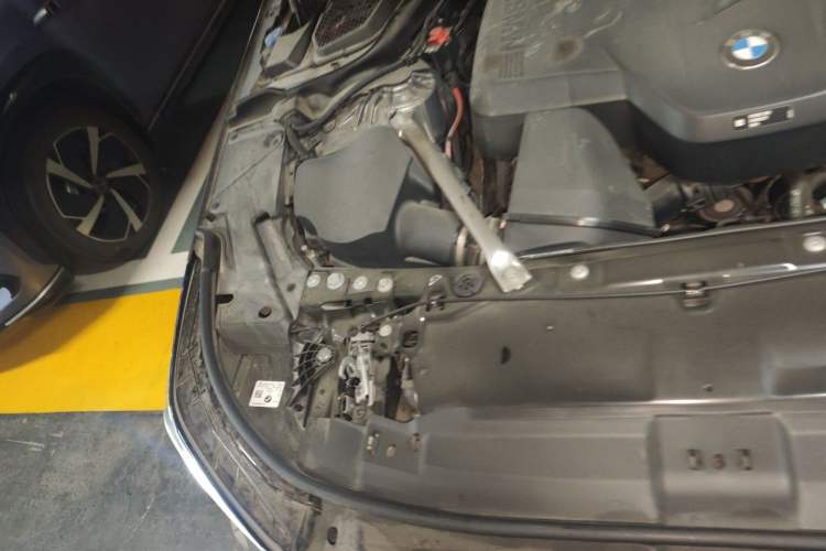 Used BMW 5 Series 2024 530Li Leading Model M Sport Package Engine Bay Right