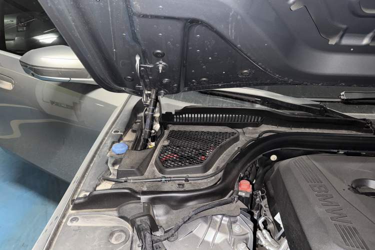 Used BMW 5 Series 2024 530Li Leading Luxury Package Engine Bay Right