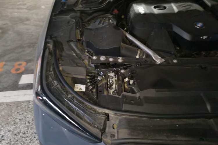 Used BMW 5 Series 2024 525Li M Sport Package Engine Bay Right