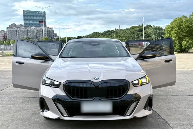 Used BMW 5 Series 2024 530Li Luxury Edition M Sport Package Exterior 1