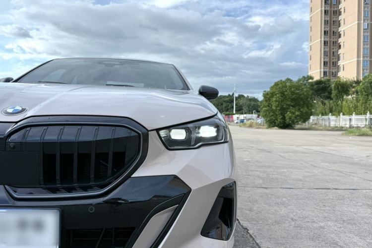 Used BMW 5 Series 2024 530Li Luxury Edition M Sport Package Exterior 10