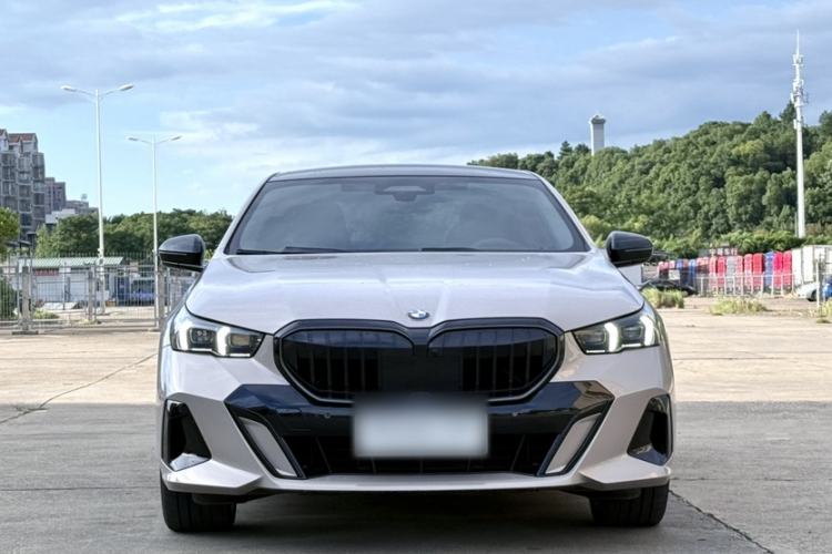 Used BMW 5 Series 2024 530Li Luxury Edition M Sport Package Exterior 2