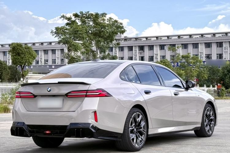 Used BMW 5 Series 2024 530Li Luxury Edition M Sport Package Exterior 7