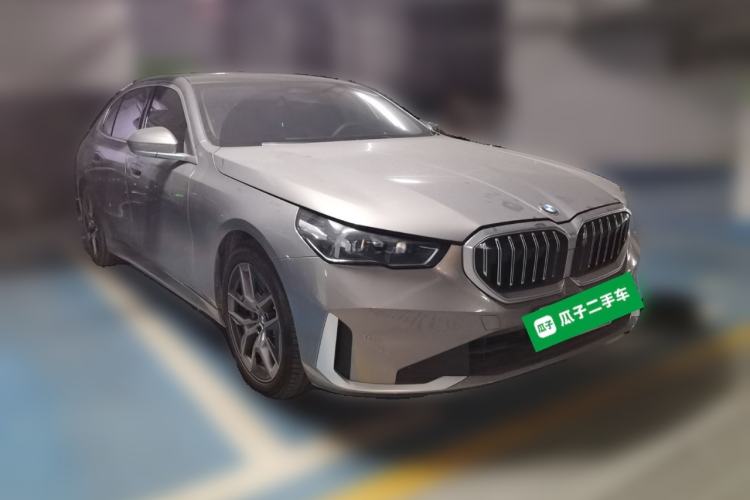 Used BMW 5 Series 2024 530Li Leading Luxury Package Front Right 45 Deg