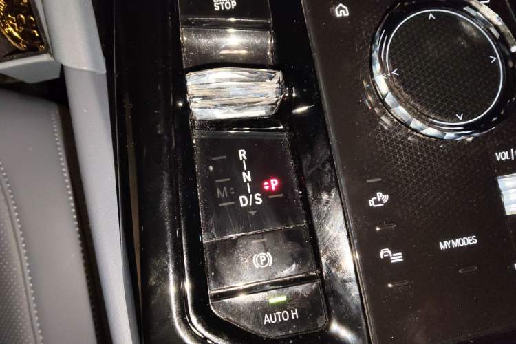 Used BMW 5 Series 2024 530Li Luxury Edition M Sport Package Gear Lever