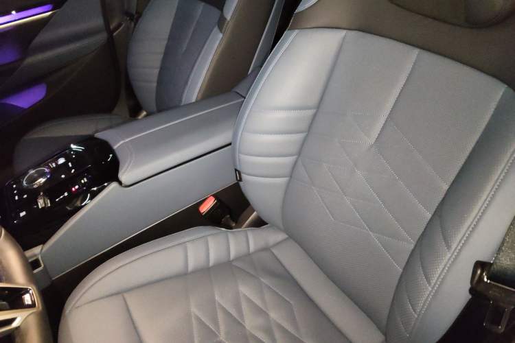 Used BMW 5 Series 2024 530Li Luxury Edition M Sport Package Left Front Seat