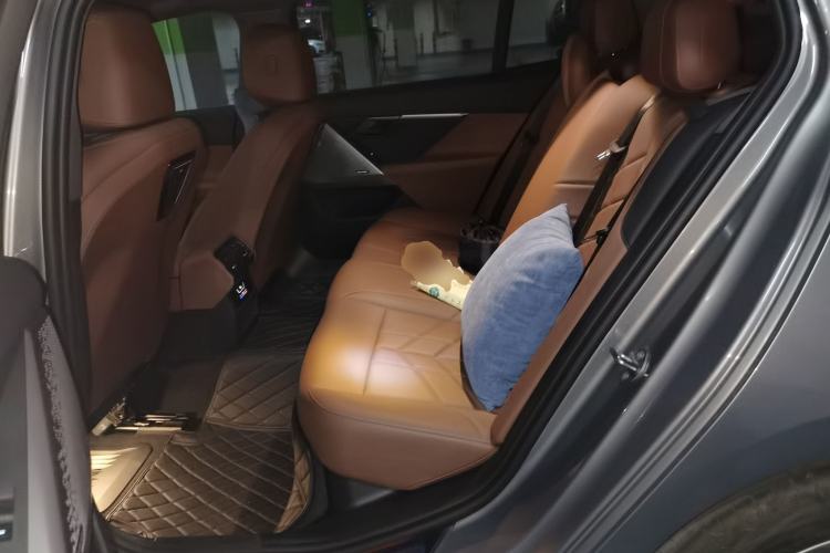 Used BMW 5 Series 2024 530Li Leading Luxury Package Left Rear Seat
