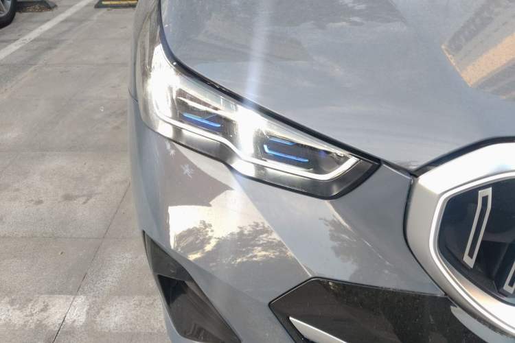 Used BMW 5 Series 2024 530Li Luxury Edition M Sport Package Right Front Headlight