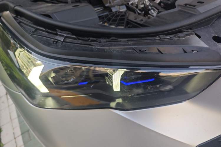 Used BMW 5 Series 2024 530i Luxury Edition M Sport Package Right Front Headlight