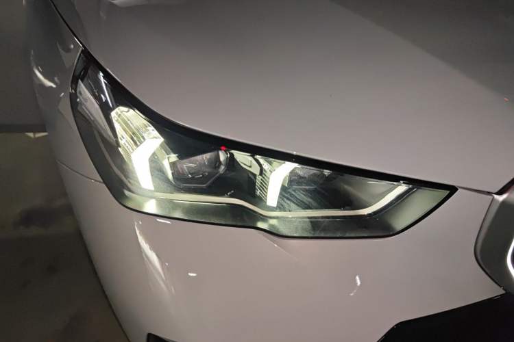 Used BMW 5 Series 2024 530i Leading Model M Sport Package Right Front Headlight