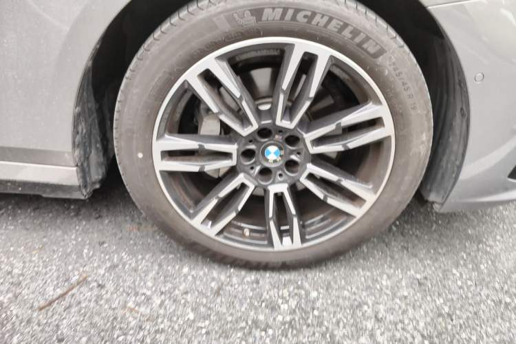 Used BMW 5 Series 2024 530Li Leading Model M Sport Package Right Front Wheel Hub