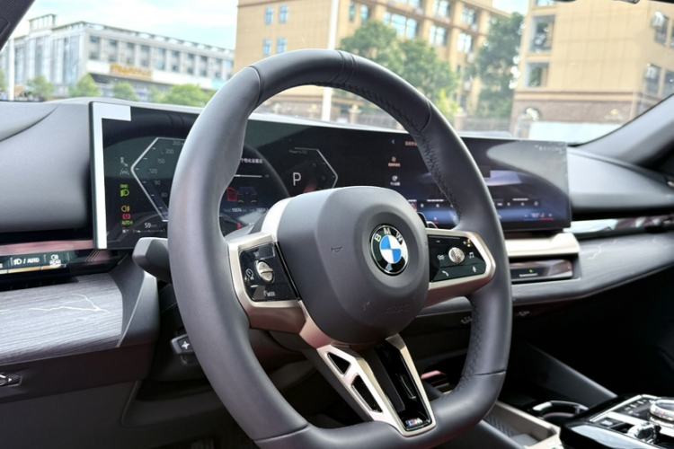 Used BMW 5 Series 2024 530Li Luxury Edition M Sport Package Steering Wheel