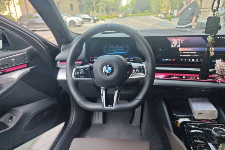Used BMW 5 Series 2024 530i Luxury Edition M Sport Package Steering Wheel