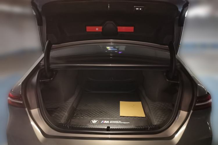 Used BMW 5 Series 2024 530Li Leading Luxury Package Trunk