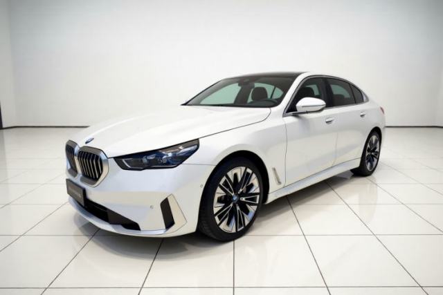 Ojetý BMW 5 Series 2024 530Li Luxury Package Premium Edition