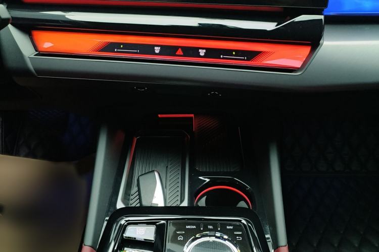 Used BMW 5 Series 2024 530Li Leading Model M Sport Package Audio And AC Panel