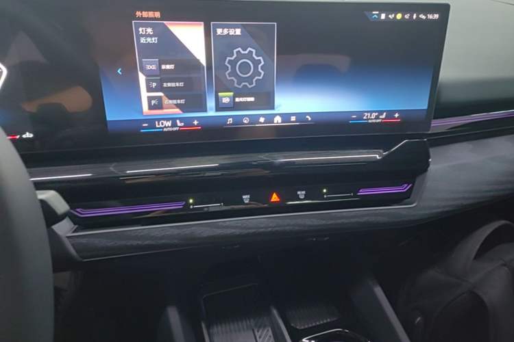 Used BMW 5 Series 2024 525Li Luxury Package Audio And AC Panel