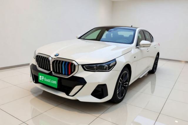Ojetý BMW 5 Series 2024 525Li M Sport Package