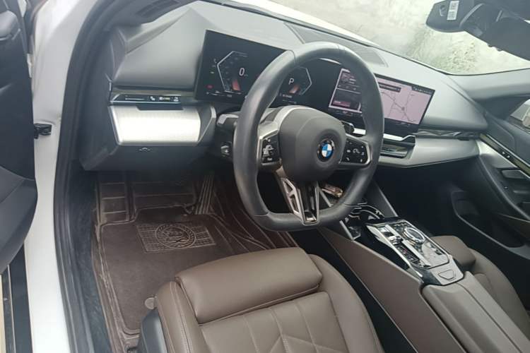 Used BMW 5 Series 2024 525i M Sport Package Center Console