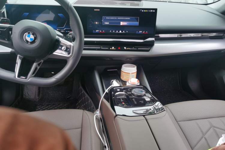 Used BMW 5 Series 2024 525Li M Sport Package Center Console