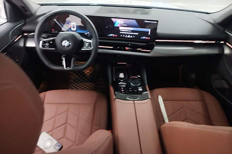 Used BMW 5 Series 2024 525Li M Sport Package Center Console