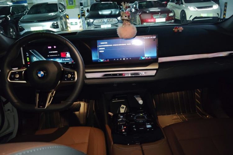 Used BMW 5 Series 2024 530Li Luxury Edition M Sport Package Center Console