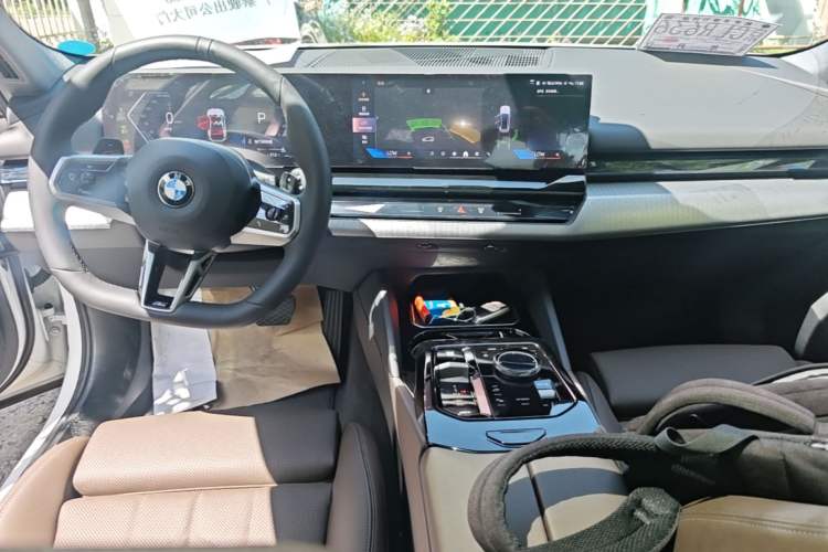 Used BMW 5 Series 2024 525i M Sport Package Center Console