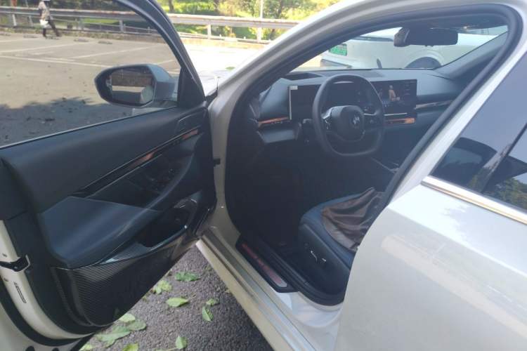 Used BMW 5 Series 2024 530Li Luxury Package Premium Edition Driver Seat